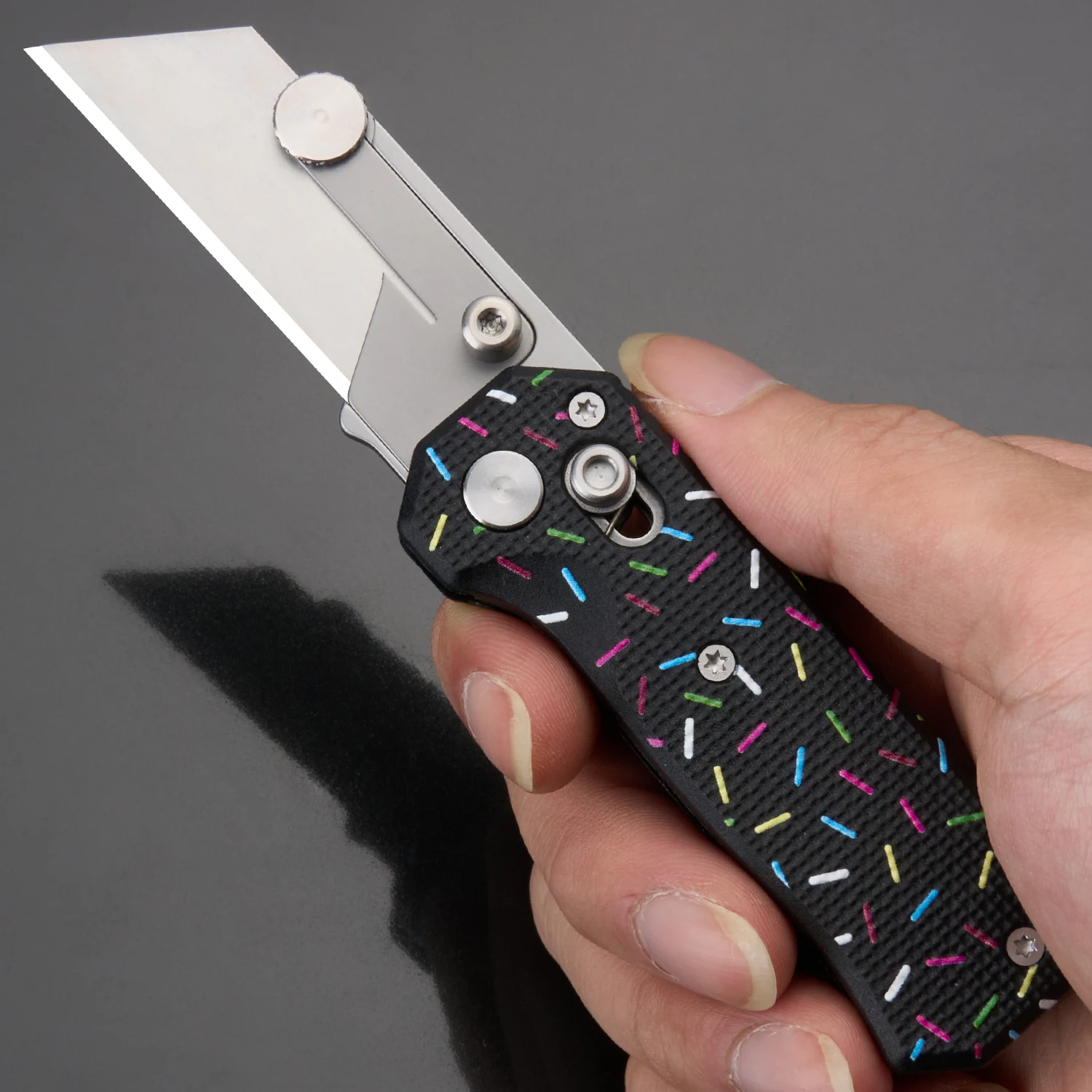 Colorful Sprinkles Pattern Folding Utility Knife with Pocket Clip, Mini Stainless Steel Cutter for DIY & Crafts, Cute EDC Gadget