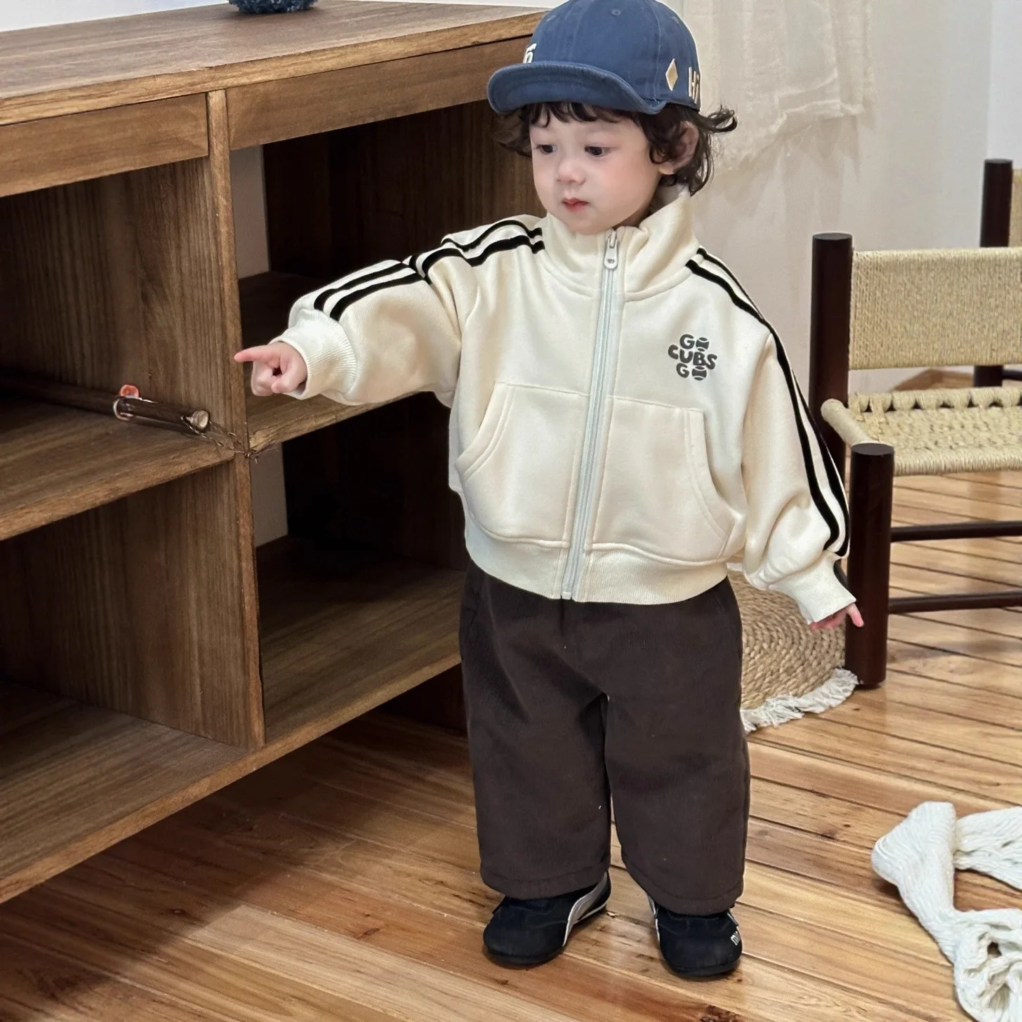 

2025 Baby Autumn and Winter Zipper Jacket Thickened Korean Version Children's Clothing Winter Boys' Velvet Set