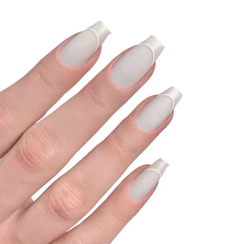 

Wear a medium and long silver-white simple fake nail patch, removable 24 pieces of nail sticker finished product