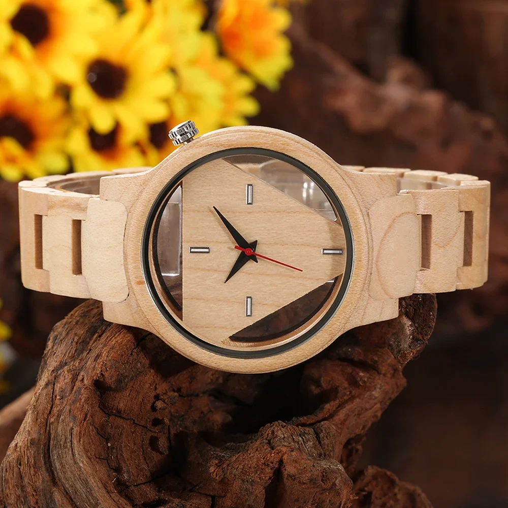 Nieuw Licht Gekleurd Driehoekig Uitgehold Trendy Design Houten Horloge Heren Casual Mode Heren Accessoires Quartz Horloge