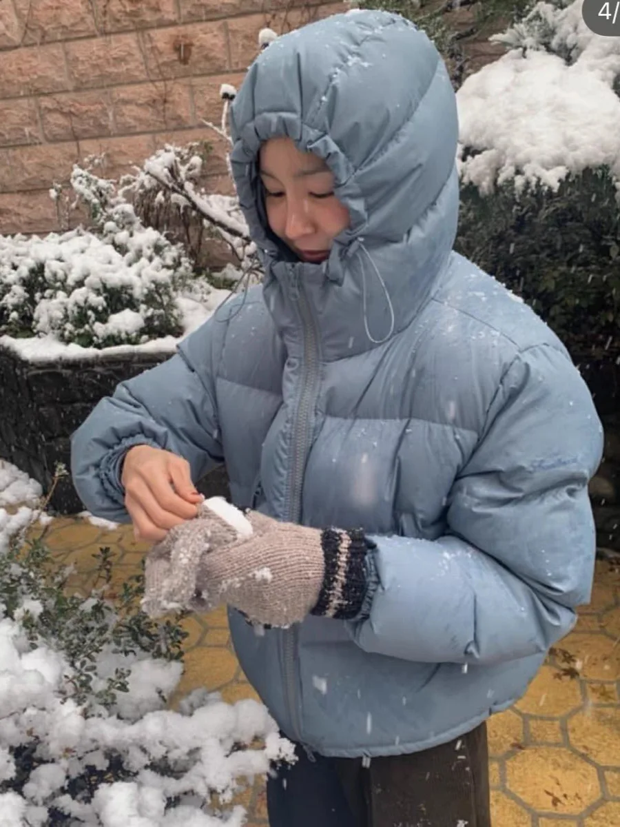 เสื้อโค้ทผู้หญิงทรงหลวมแบบสบายๆ หรือแบบพัฟเฟอร์  มีฮู้ด  ผ้าโพลีเอสเตอร์ทนทาน  ไส้ขนห่าน  แบรนด์จีน