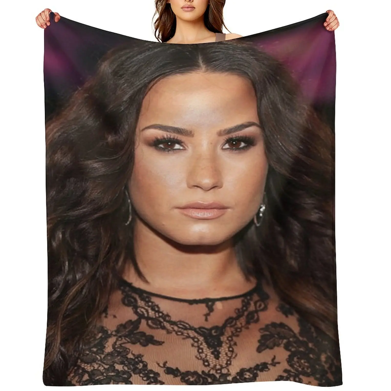 

Demi Lovato Paired a Beige Lip Throw Blanket Quilt Multi-Purpose Tourist Blankets