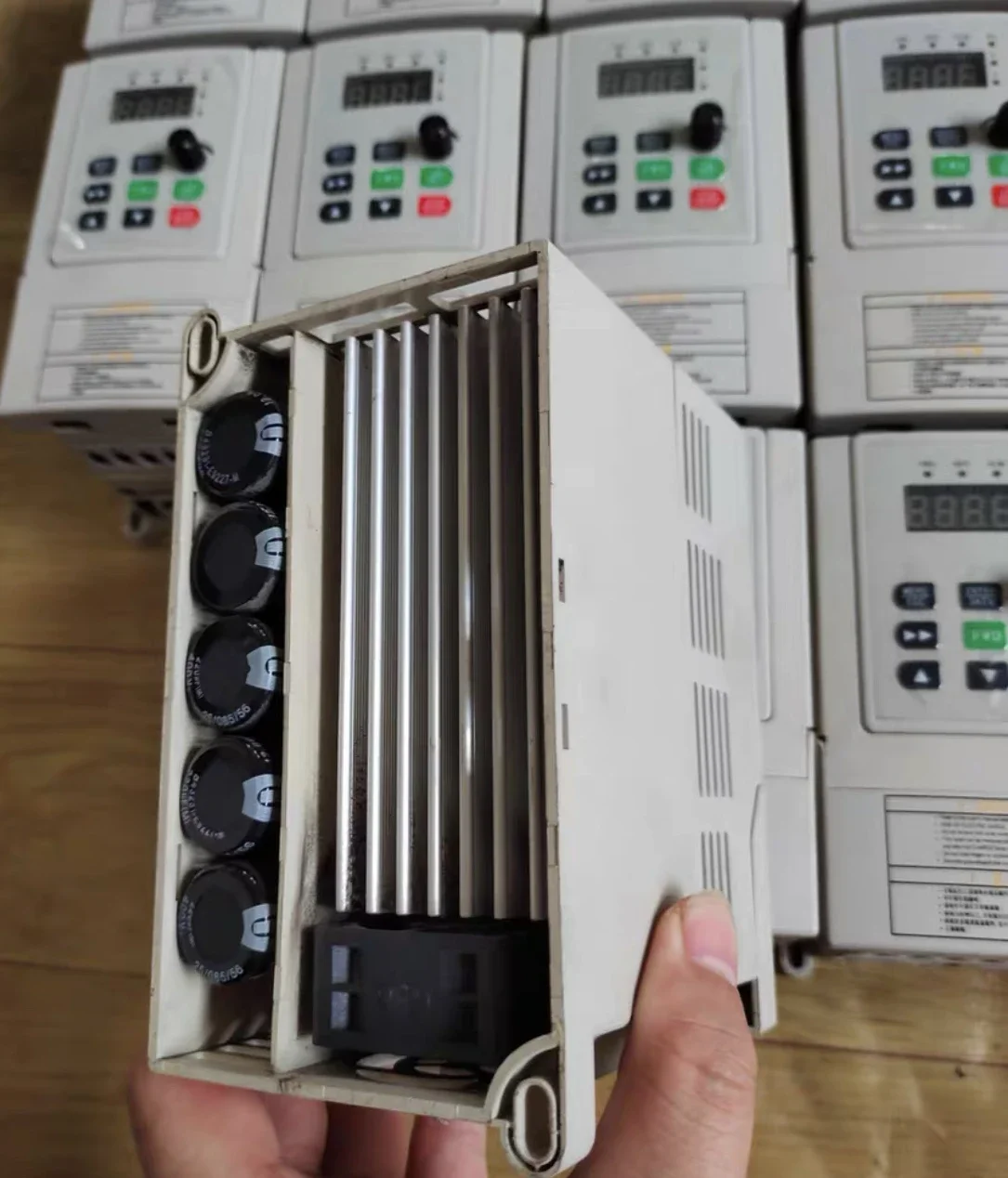 Used frequency converter YX3000-2S0015G 1.5 kw 220v