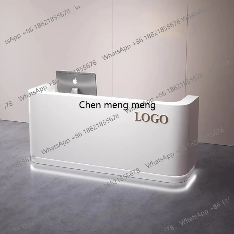 

Стойка для салона красоты, магазина одежды, косметического салона, кофейни. Минималистичная роскошная мебель для ресепшн.