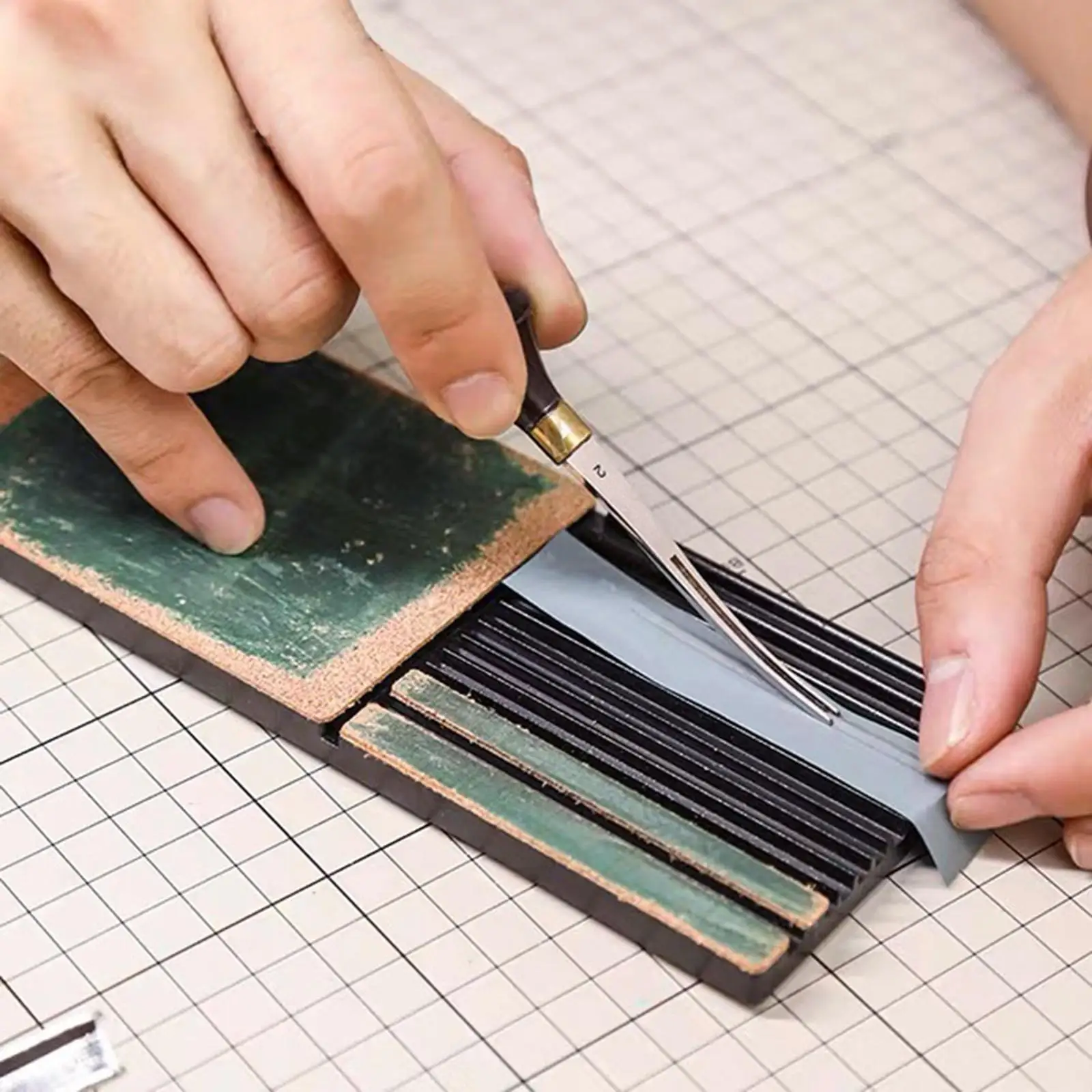 

Набор для заточки кожи. Доска для заточки кожи. Доска для заточки кожаных инструментов.