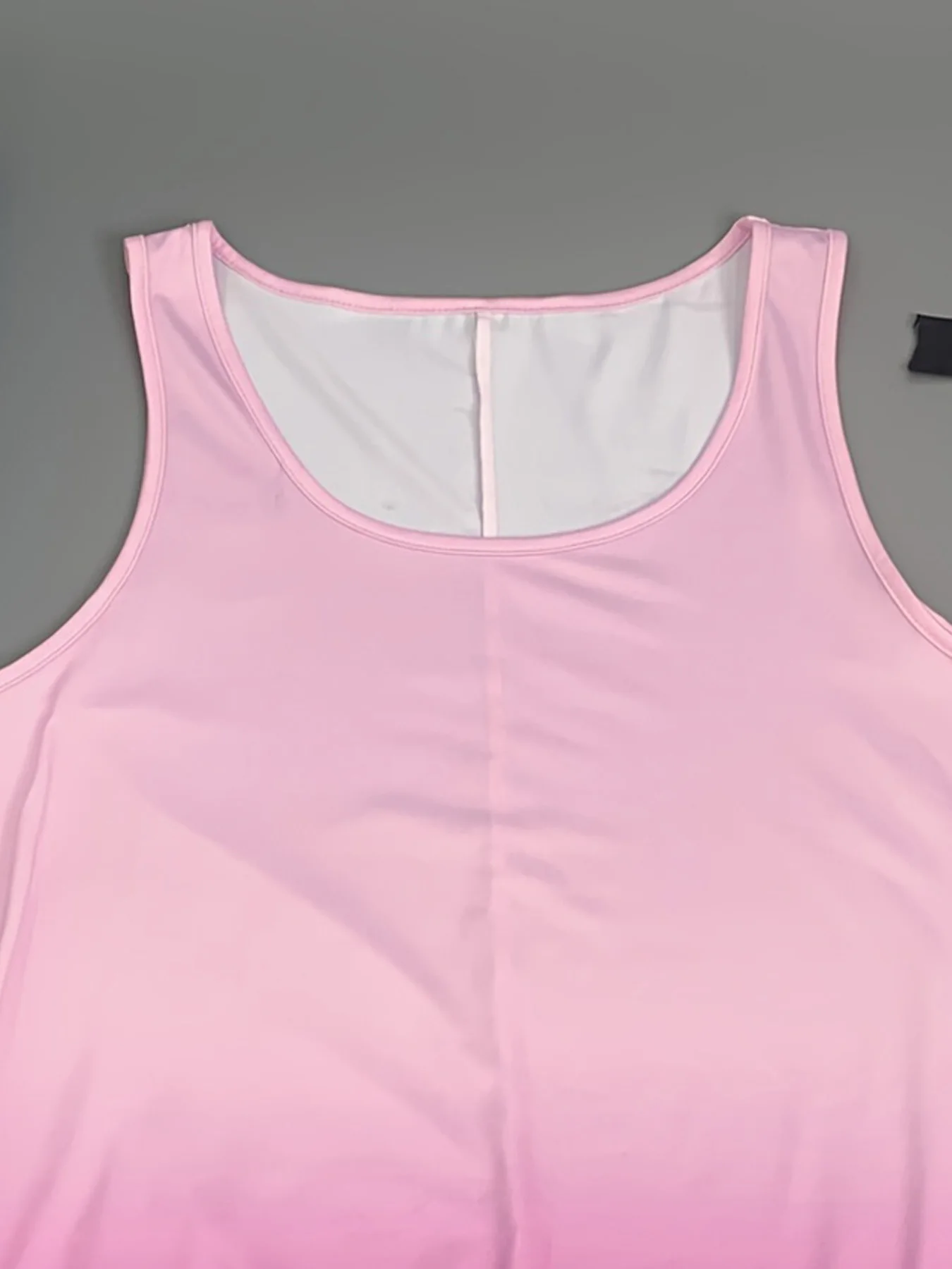 سترة نسائية كاجوال مقاس كبير للعطلات متدرجة ورقبة دائرية يجب اختيار عناصر الموضة للتنزه في الصيف