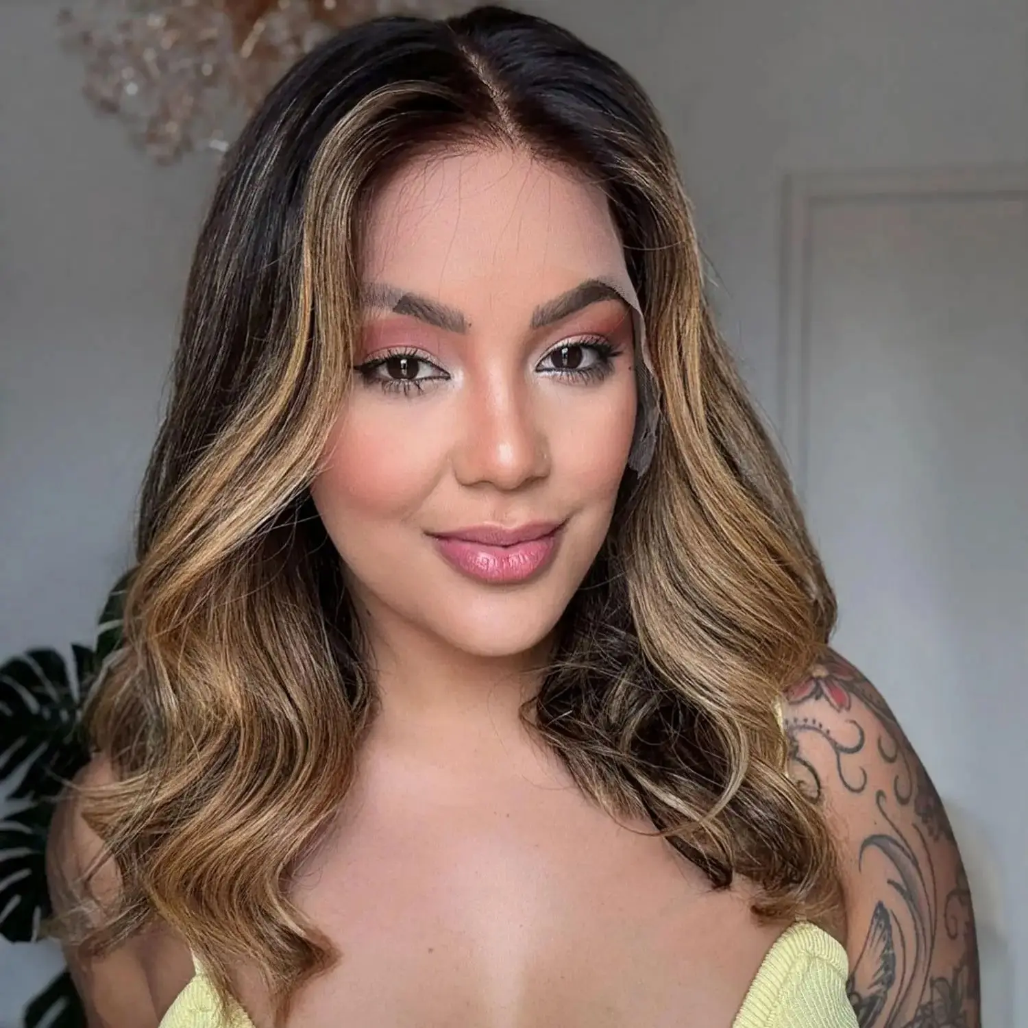 

Body Wave Premium Synthetic Wig Pre Plucked Natural Hairline Highlight Chocolate Brown Lace Front Wigs for Women Ready To Ship