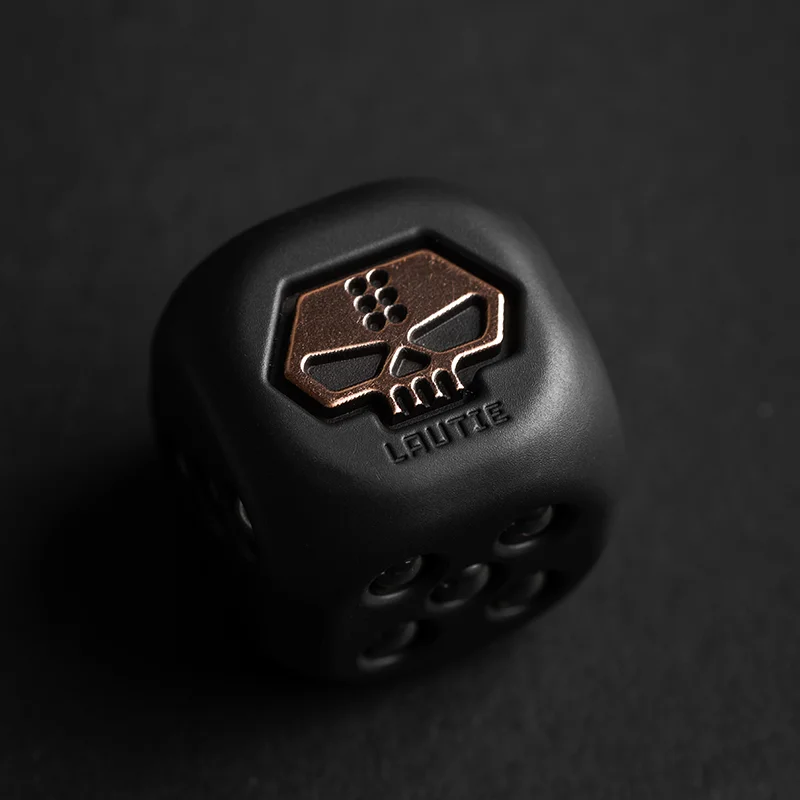 LAUTIE-Colgante de dados de monje de Metal, colgante de dados de acero inoxidable, collar de Metal, juguete para regalo de escritorio de descompresión Edc