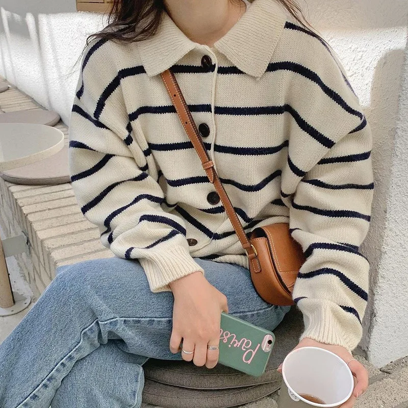 

2025 Autumn and Winter Season Outfit Features A Gentle and Stylish Design of A Lapel Sweater and A Striped Knitted Cardigan