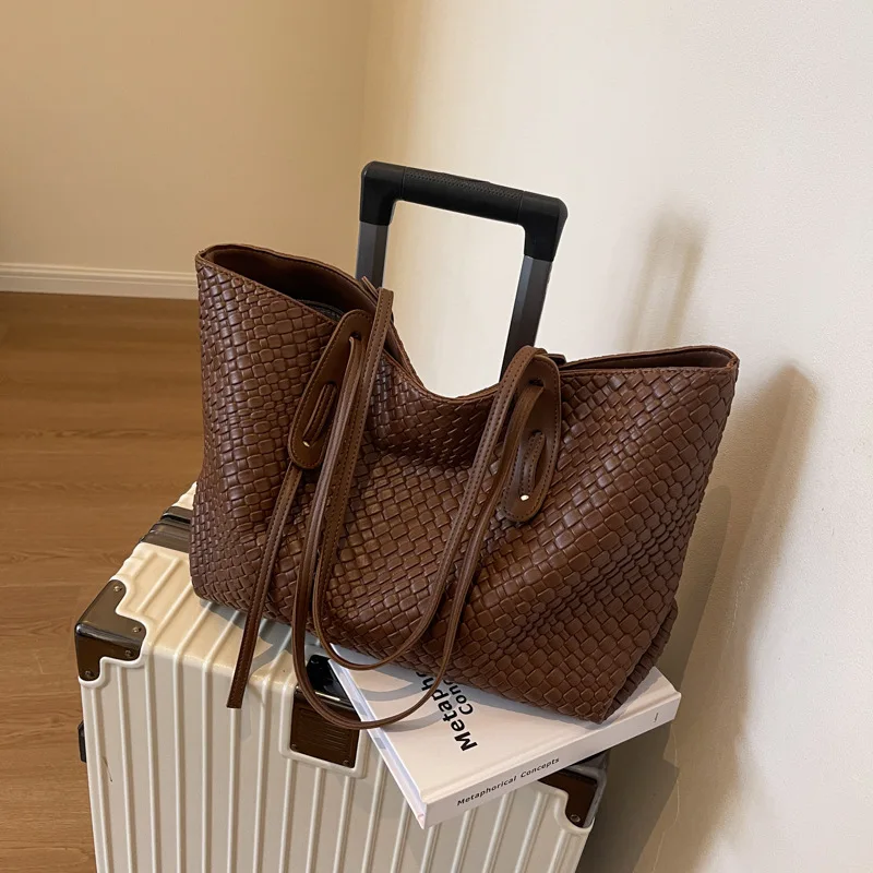 Retro Large Capacity Bag Female 2025 New Fashion Shopping Travel Bag All Shoulder Bag