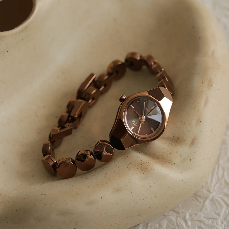 

Women'SWatchSmall AndDelicate With A Thin StrapExquisite DesignKorean StyleSimple Small DialStudent StyleMinimalist And Vintage.
