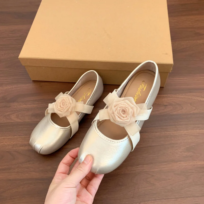 2025 Otoño Invierno blanco nuevo zapatos planos Mary Jane para mujer zapatos de Ballet con correa Floral estilo Retro francés zapatos elegantes bailarinas