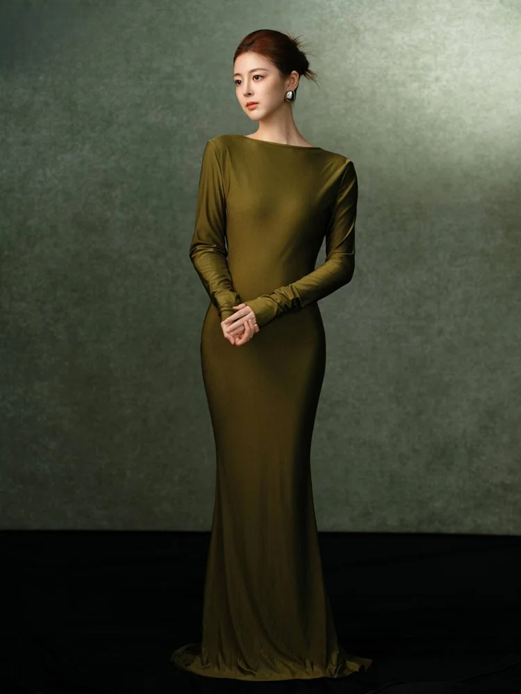 

Элегантная фотосъемка в стиле «Богиня»: модная портретная фотография, художественная работа с игрой теней, новинка 2026 года, для студии, персональная, премиум-класса.