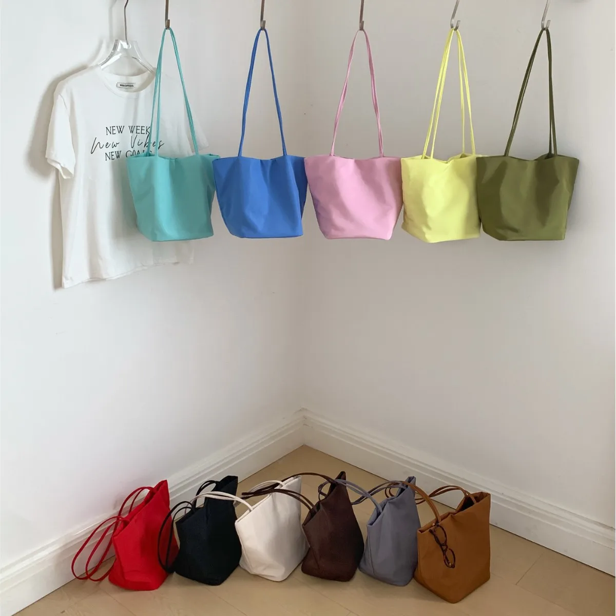 Korean Niche Large Capacity Nylon Bucket Bag Women's Commuter Shoulder Bag 2026 New Style Lightweight Trendy Tote