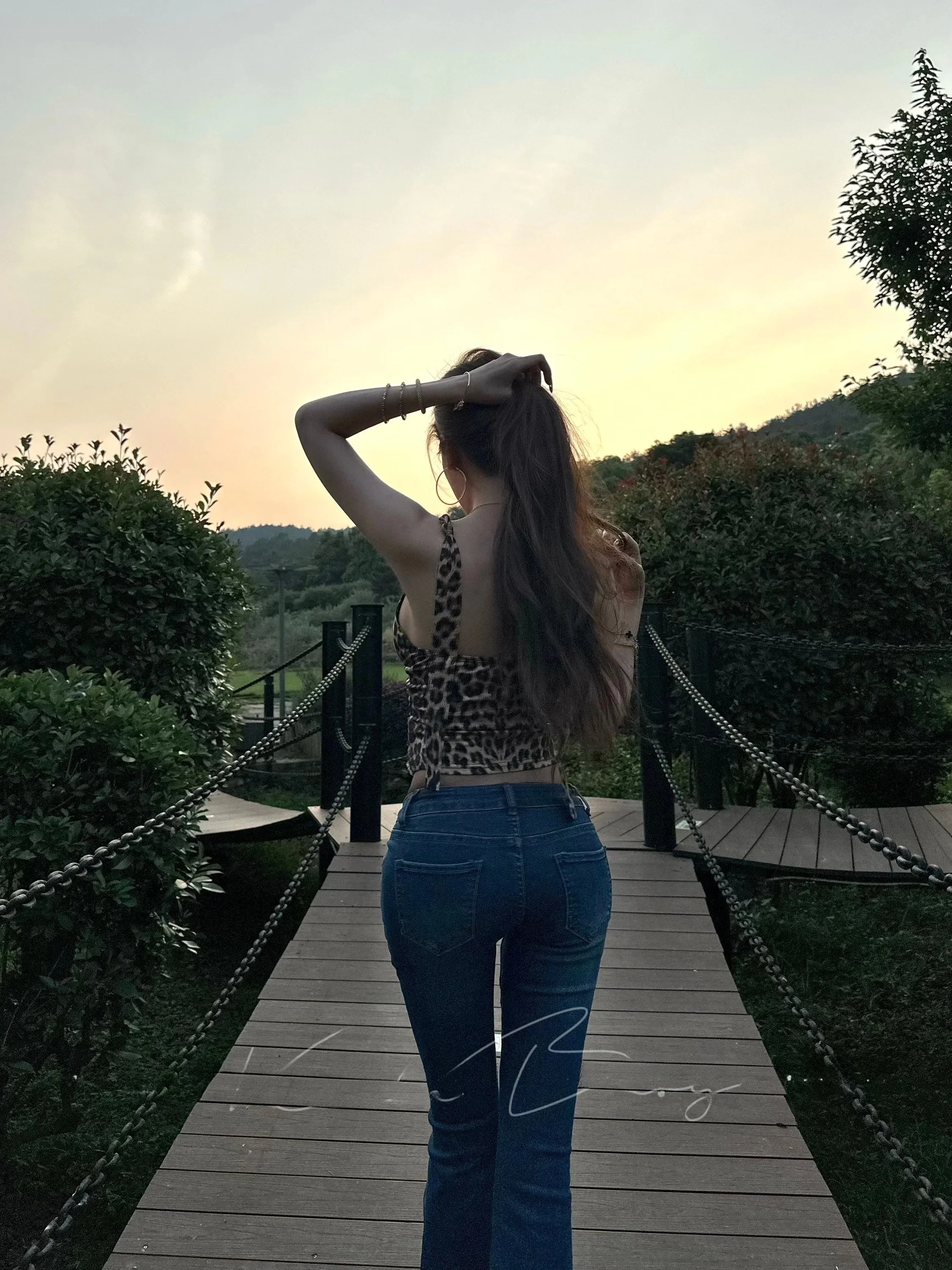 Low Waist Retro Washed Bell Bottom Jeans Women Slimming Butt Lifting Elastic Micro Flared Long Pants with Hip Pad