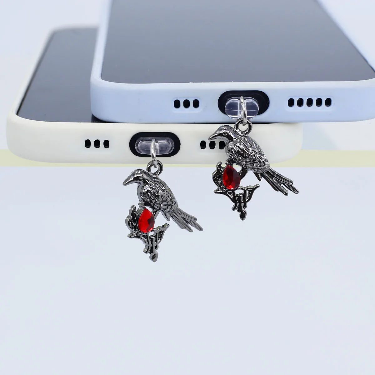 

Mobile Phone Dust Plug Pendant Beautiful Gemstone Crow Accessory Decoration For Iphone 17 Type-C Port Dust Gift Hanging Rope