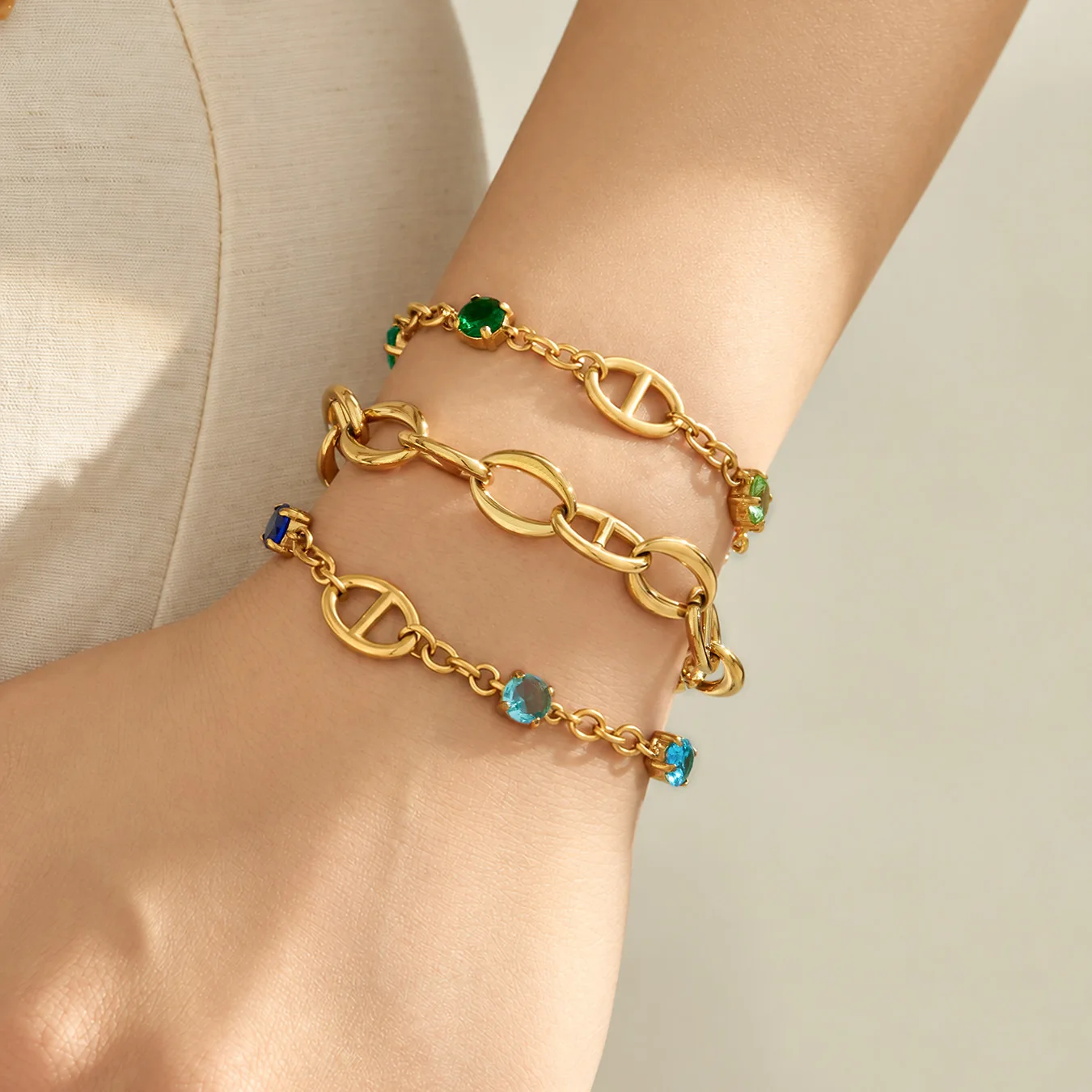 Zierliches Edelstahl-Kettenarmband, 18k vergoldete Armbänder, Schweinsnase-Charm-Armband, farbige Zirkon-Armbänder für Damen – Detail 5