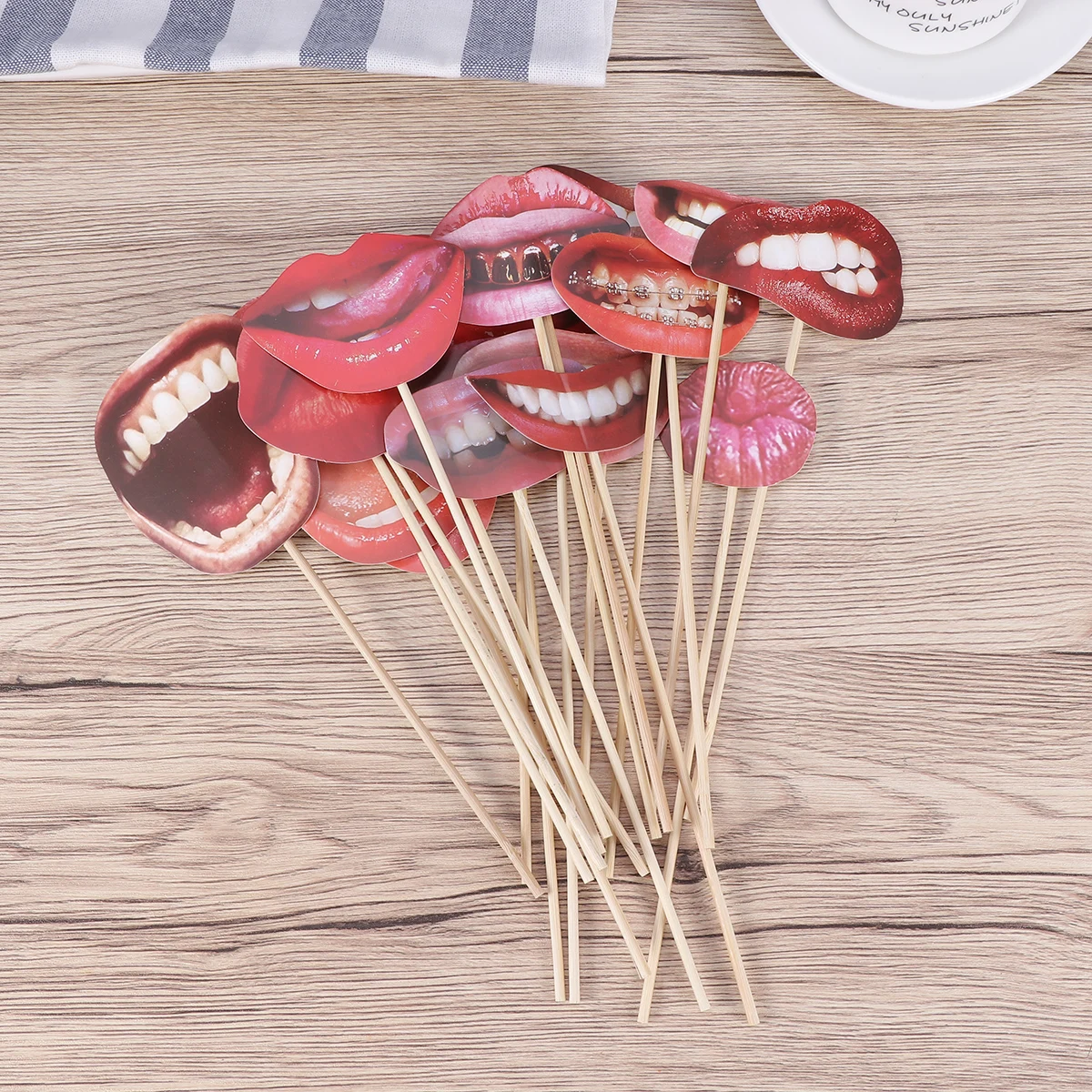 

20Pcs Red Lips Photo Booth Props Funny Party Selfie Props Unique Picture Shooting Decorations Festival Gathering