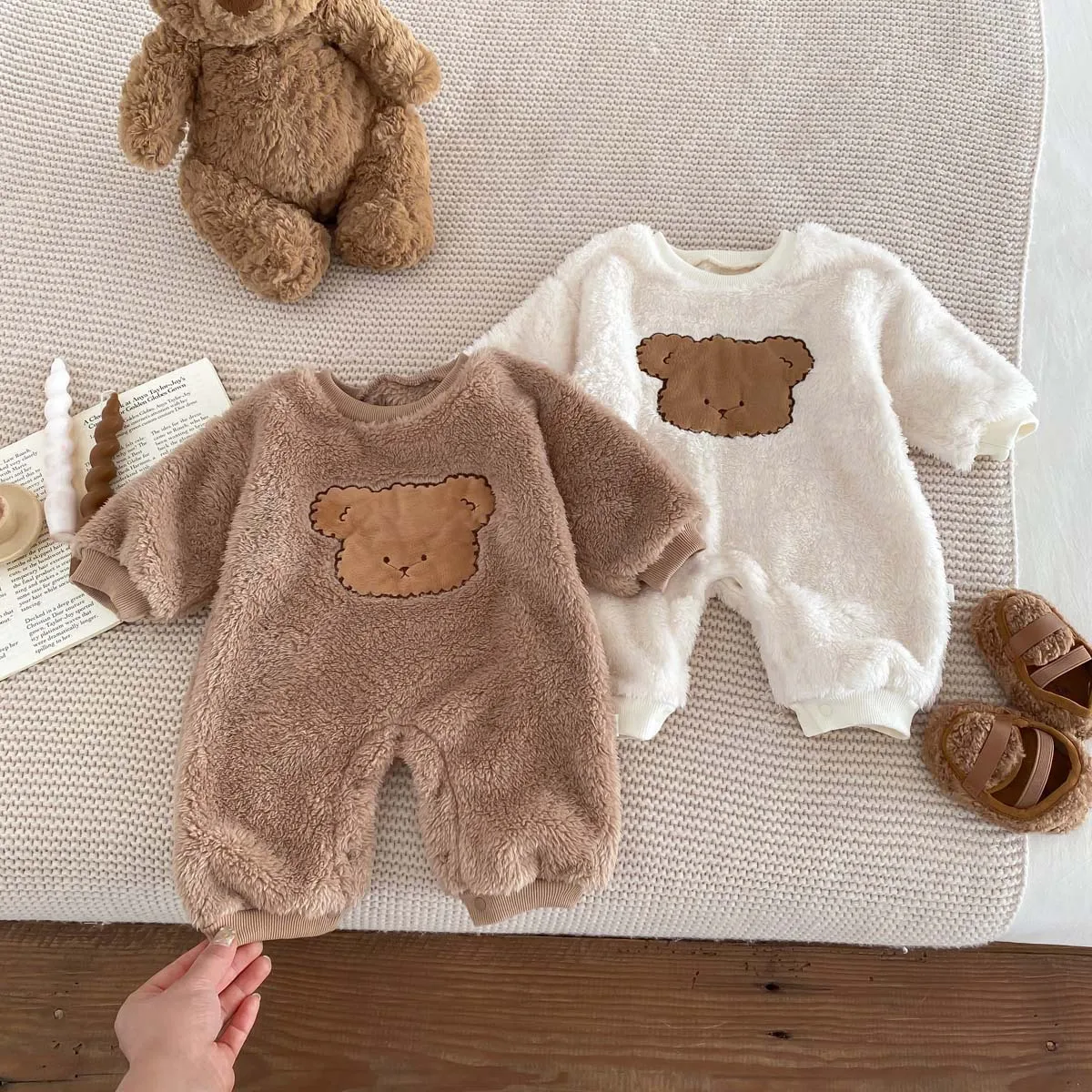 

2025 Children's Autumn/Winter Baby Plush Cartoon Bear Jumpsuit Newborn Korean Version Warm Crawler