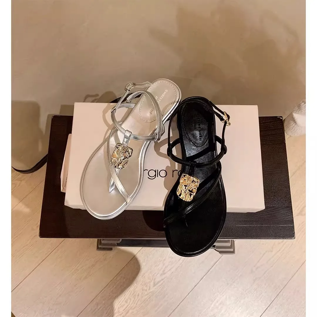 

Новая модная женская обувь в Европе и Америке, женские отпускные сандалии на толстом каблуке с металлической пряжкой и перекрестным ремешком во французском стиле ретро