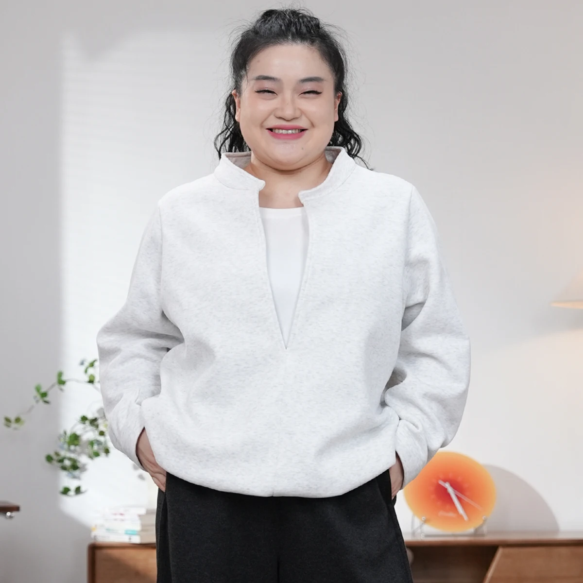 

Комплект из двух предметов: повседневное худи большого размера с длинным рукавом и воротником-стойкой, удобный, из смесового хлопка и полиэстера, прямого кроя, для весеннего отдыха