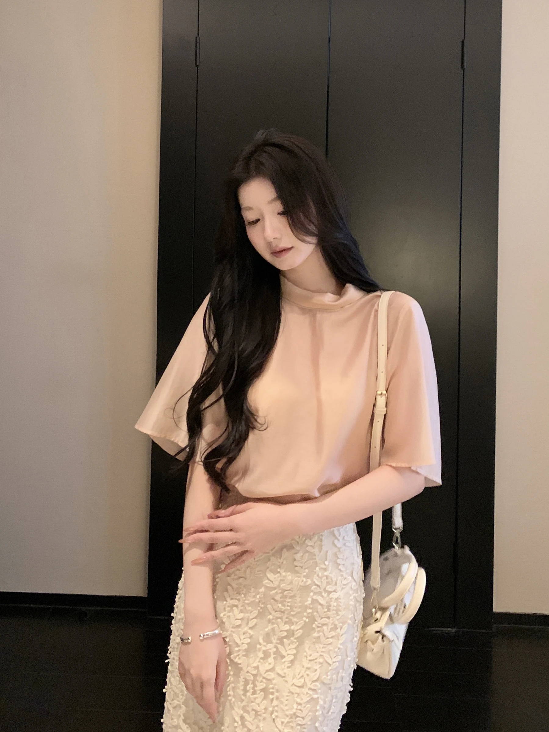 

Свободный женский топ с высоким воротником из шелковистой ткани, модный, в расслабленном стиле, свободного кроя