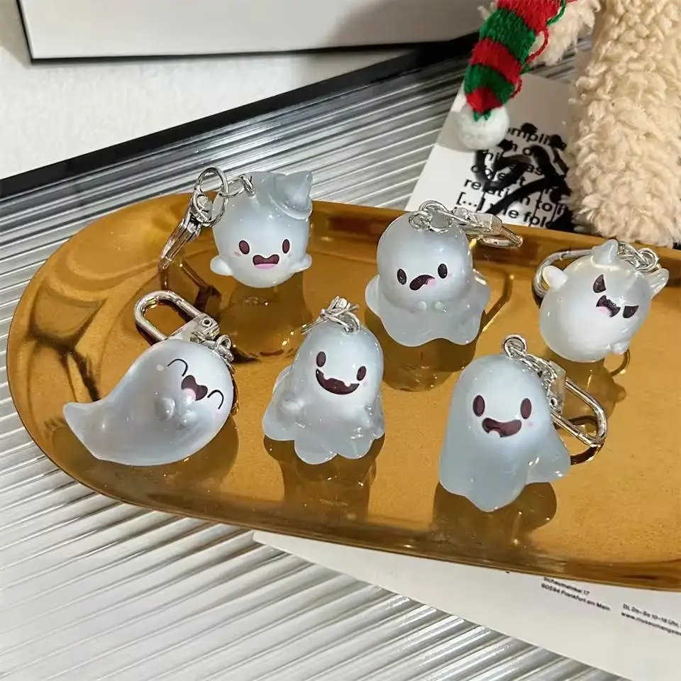 Llavero de fantasma de gelatina de Halloween, colgante de elfo de dibujos animados tridimensional que brilla en la oscuridad, accesorio para mochila de pareja o mejor amigo