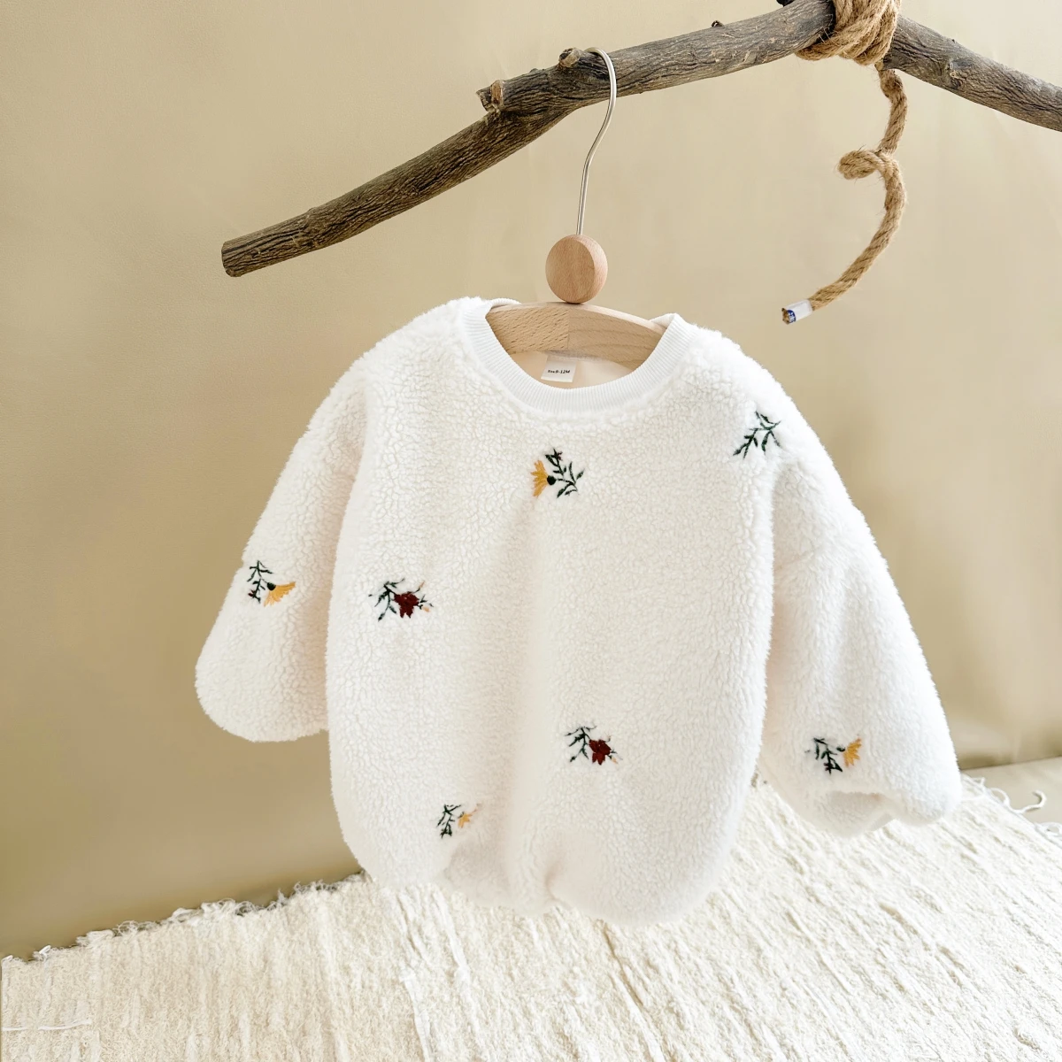 2024 Winter Baby Girls Romper Berber Fleece Embroidered Flowers Warm Long Sleeve Bodysuit Infant Thick Onesie Toddler Clothes