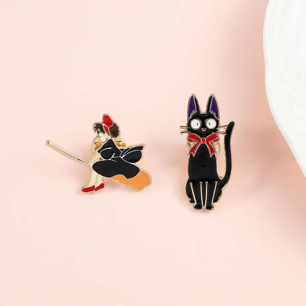 2 قطعة أنيمي كيكي رائعة خدمة التوصيل بروش الإبداعية المينا دبوس شارة معدنية مجوهرات الملابس على ظهره اكسسوارات هدية