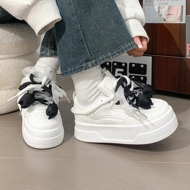 

Niche Casual White Sneakers Women Shoes Original Design Black Rose Pattern Platform Sole New Arrival Board Shoes Best Selling