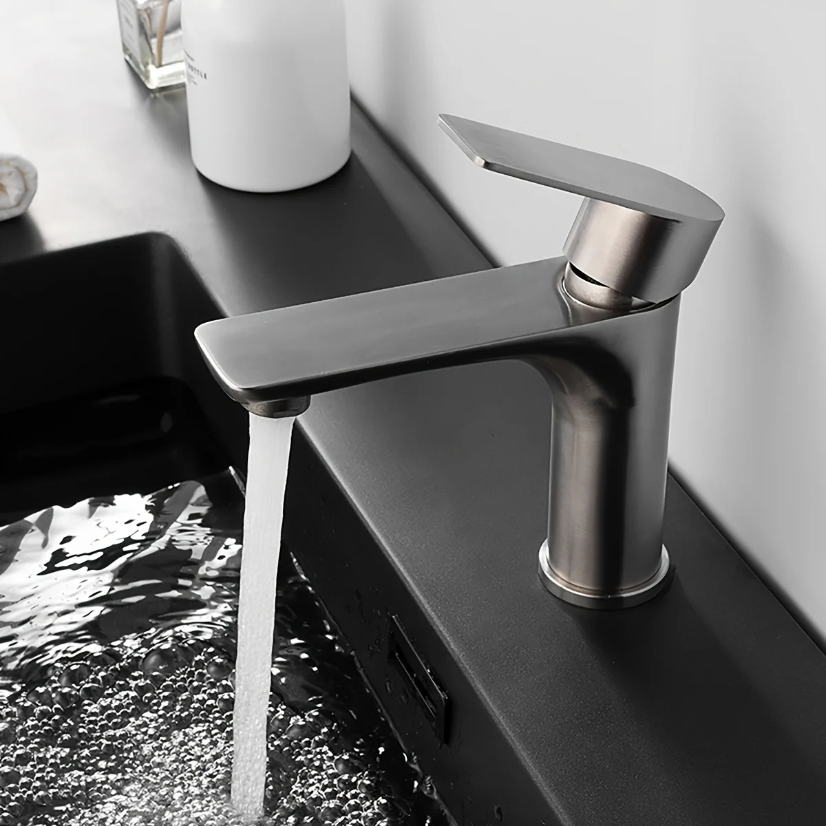 

Stainless steel faucet, washbasin, hot and cold bathroom sink, high-grade gun gray, equipped with G1/2 inlet pipe