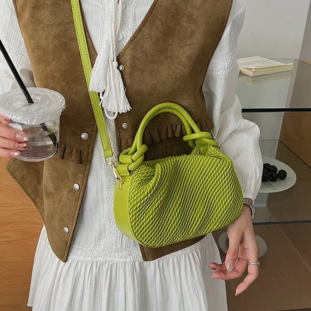 

Vintage Pleated Cloud Handbag PU Leather Magnetic Closure Solid-color Woven Shoulder Bag Exquisite Moderate Capacity