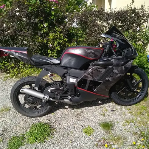 Imagen 2 del producto Película autoadhesiva para carrocería de coche, patrón de camuflaje negro, accesorios de afinación para motocicleta y coche, lámina de envoltura de vehículo de camuflaje con liberación de aire