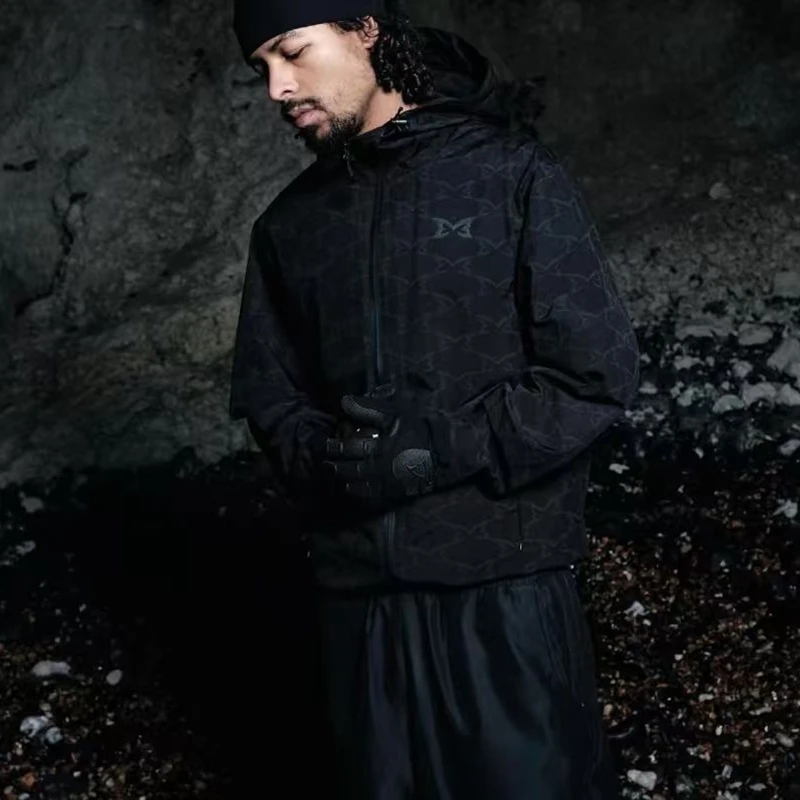 Schwarze Kapuzenjacke mit Schmetterlingsdruck, durchgehender Reißverschluss, Windbreaker für Herren, übergroßer Outdoor-Windbreaker, Streetwear, lässige Oberbekleidung mit Reißverschluss. – Detail 4