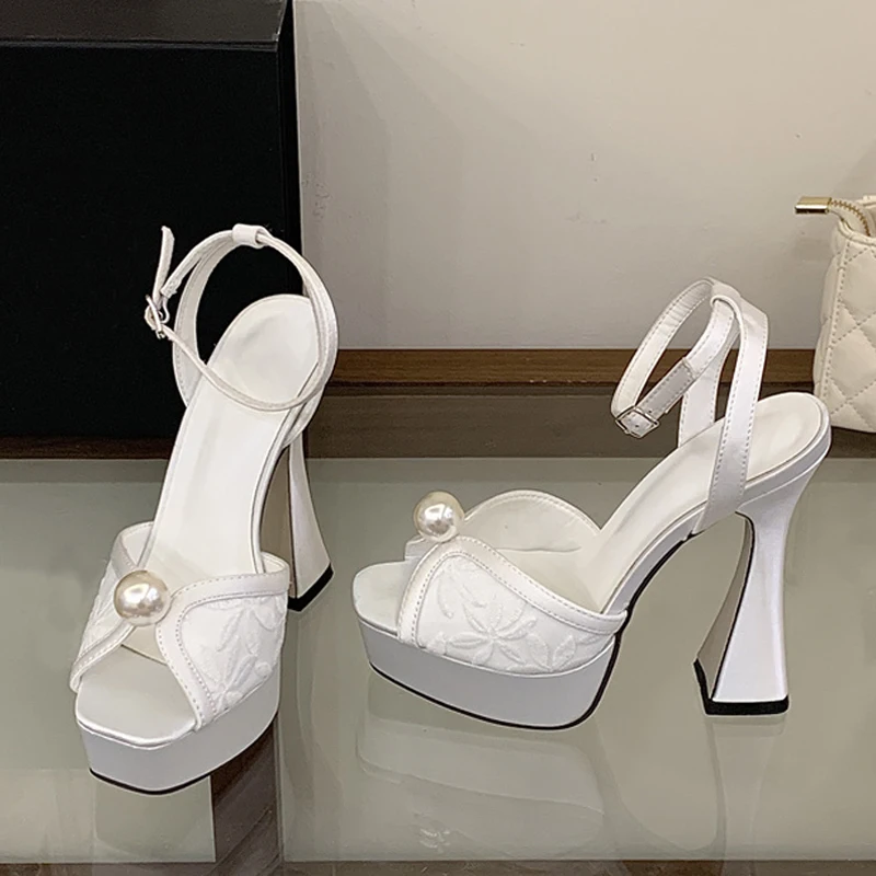 

Дизайнерские женские босоножки Liyke с ручной вышивкой, сетчатые, с цветочным узором, сексуальные, с ремешком на щиколотке, модные, с жемчугом, с открытым носком, на платформе, на каблуке, для вечеринок и торжественных мероприятий