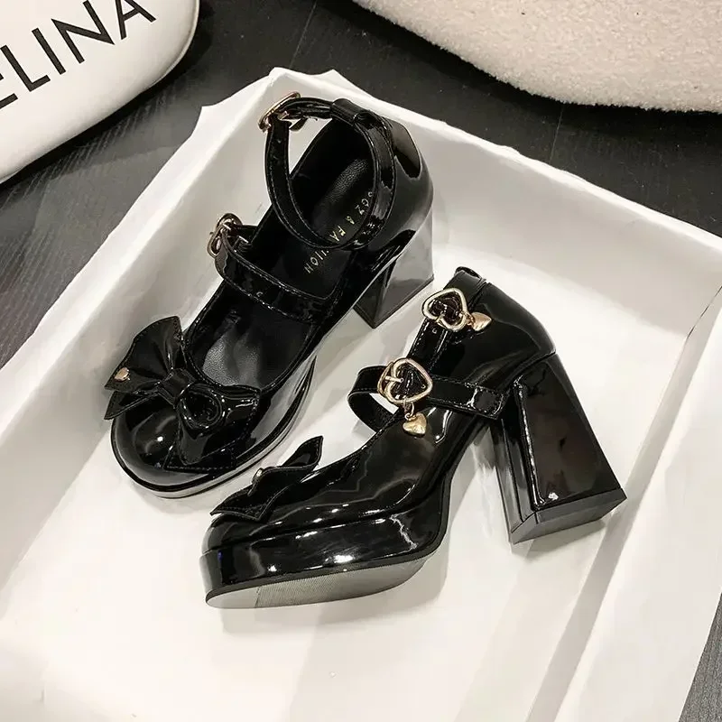 Tacones Punk con hebilla de corazón para mujer, zapatos de plataforma gruesa negros Y2K para otoño, pajarita, zapatos góticos de tacón grueso