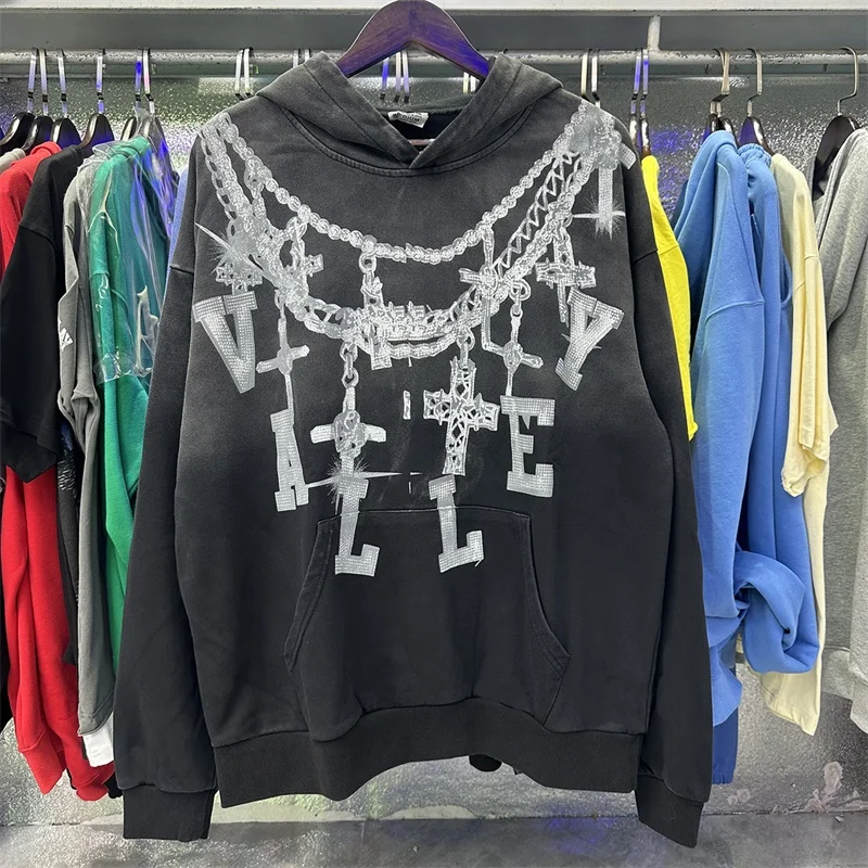 

Толстовка с капюшоном Valley с большим ожерельем и принтом грязи