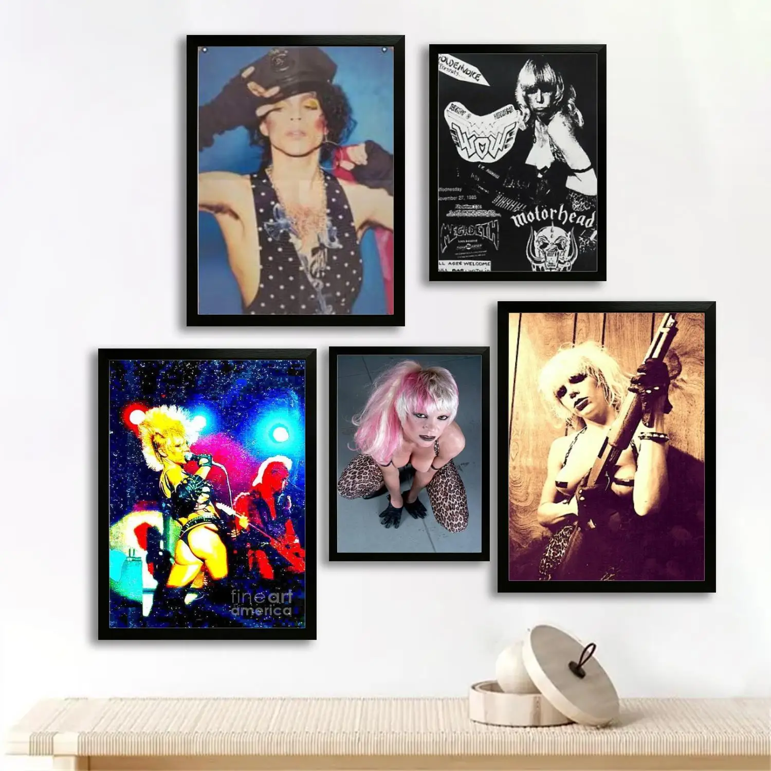 Wendy O. Williams Canvas Art Poster and Wall Art, Picture Print, Modern Family Bedroom Decor,Decorative painting