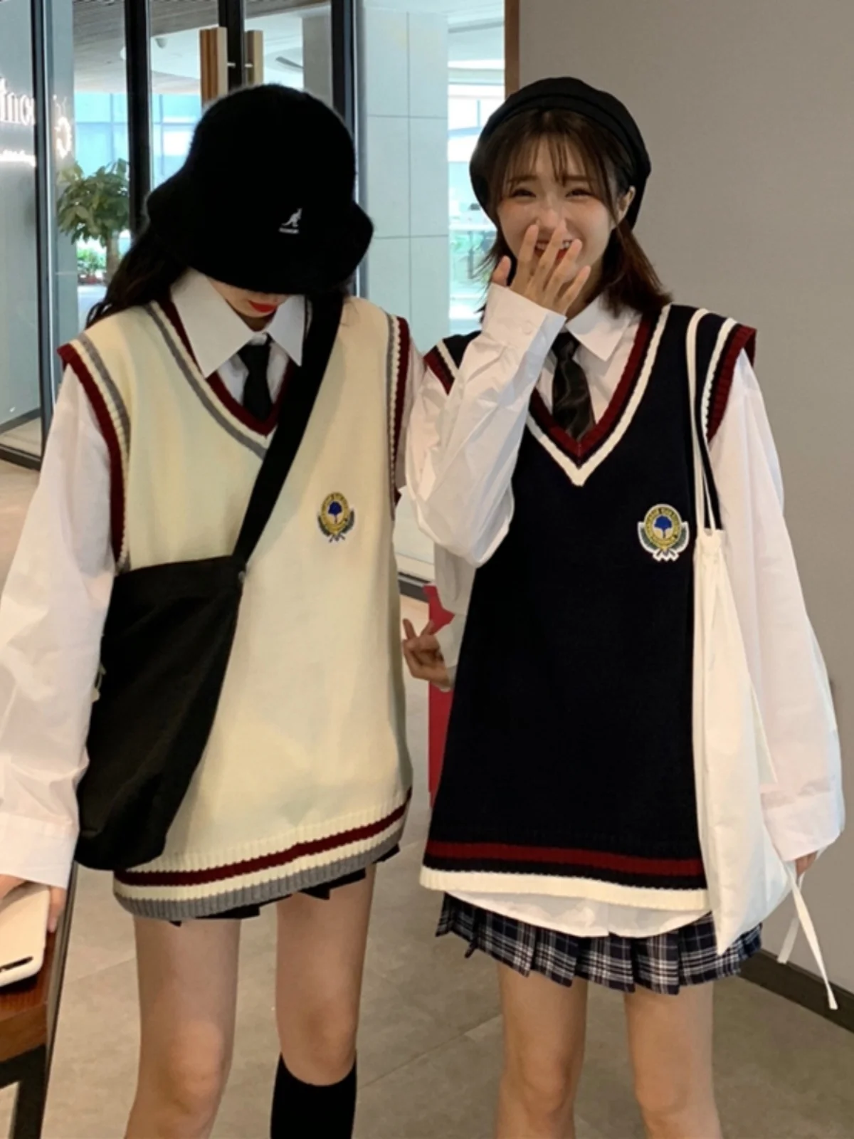 سترة محبوكة فضفاضة للنساء لفصلي الربيع والخريف، سترة كورية بقلنسوة وياقة على شكل V، ملابس خارجية عصرية بلون واحد