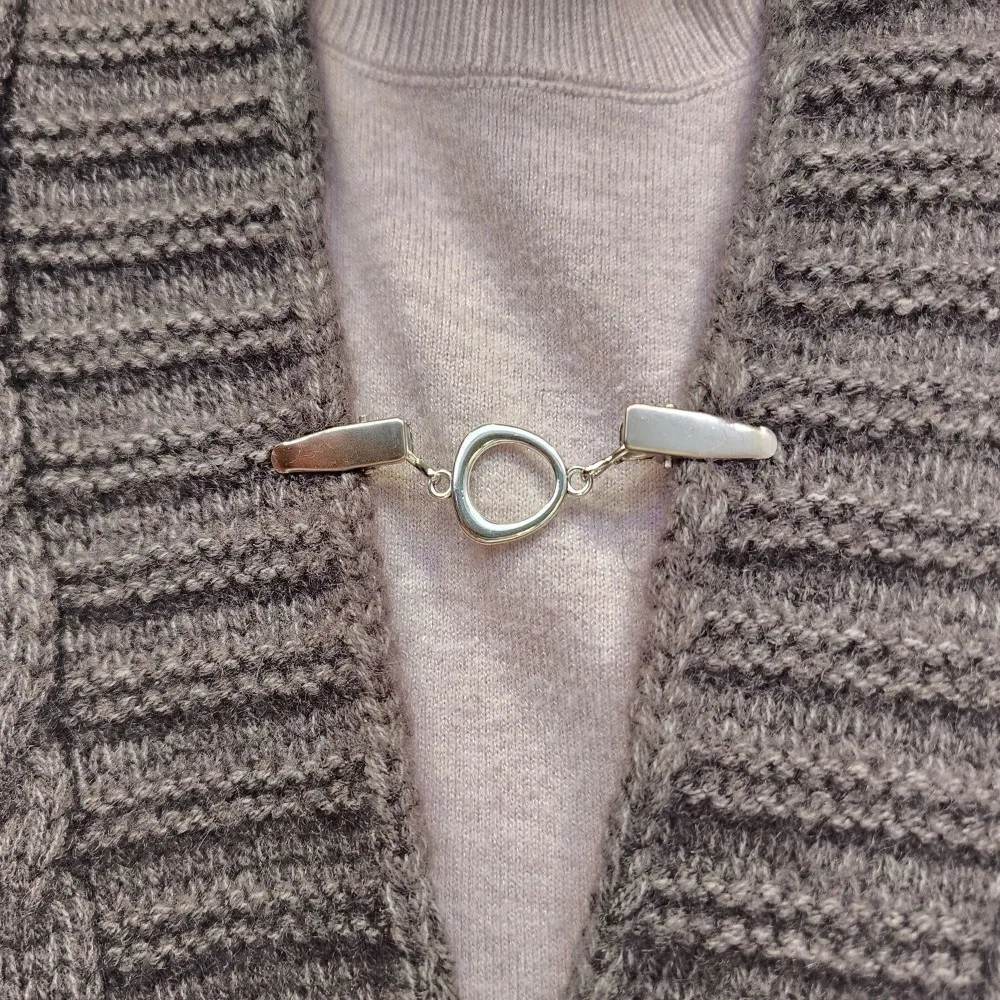 

Unisex Alloy Cardigan Clip Anti Slip Buckle Shawl Clip Geometric Collar Clip Women