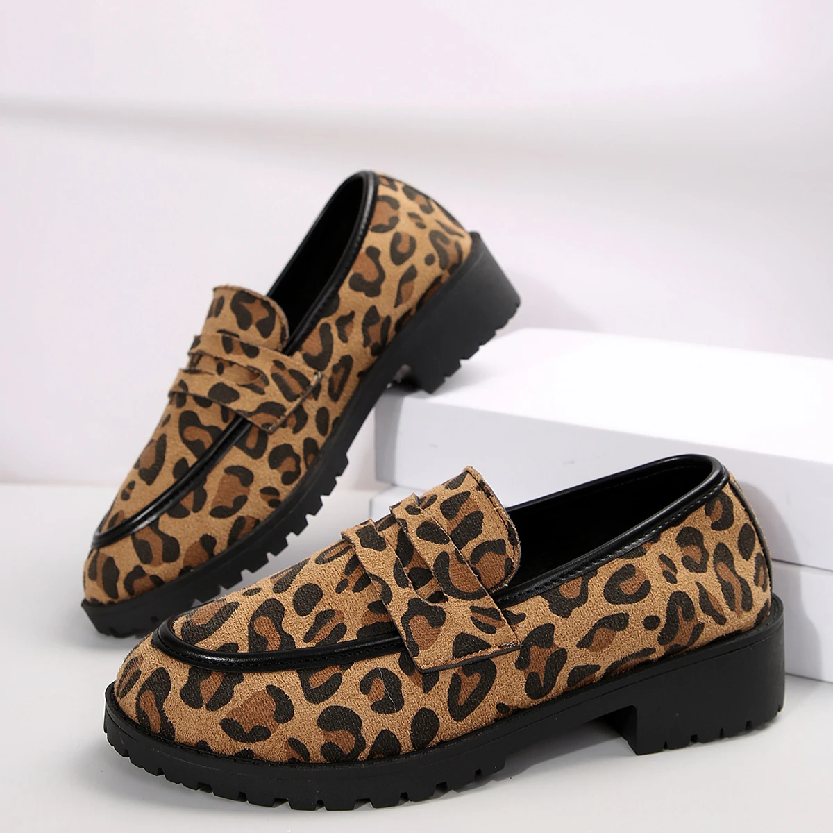 Women Sneakers Fashion Leopard Patchwork Slip-on Loafers Shoes Women Chunky Heel Platform New Casual Plus Size Sneakers Women