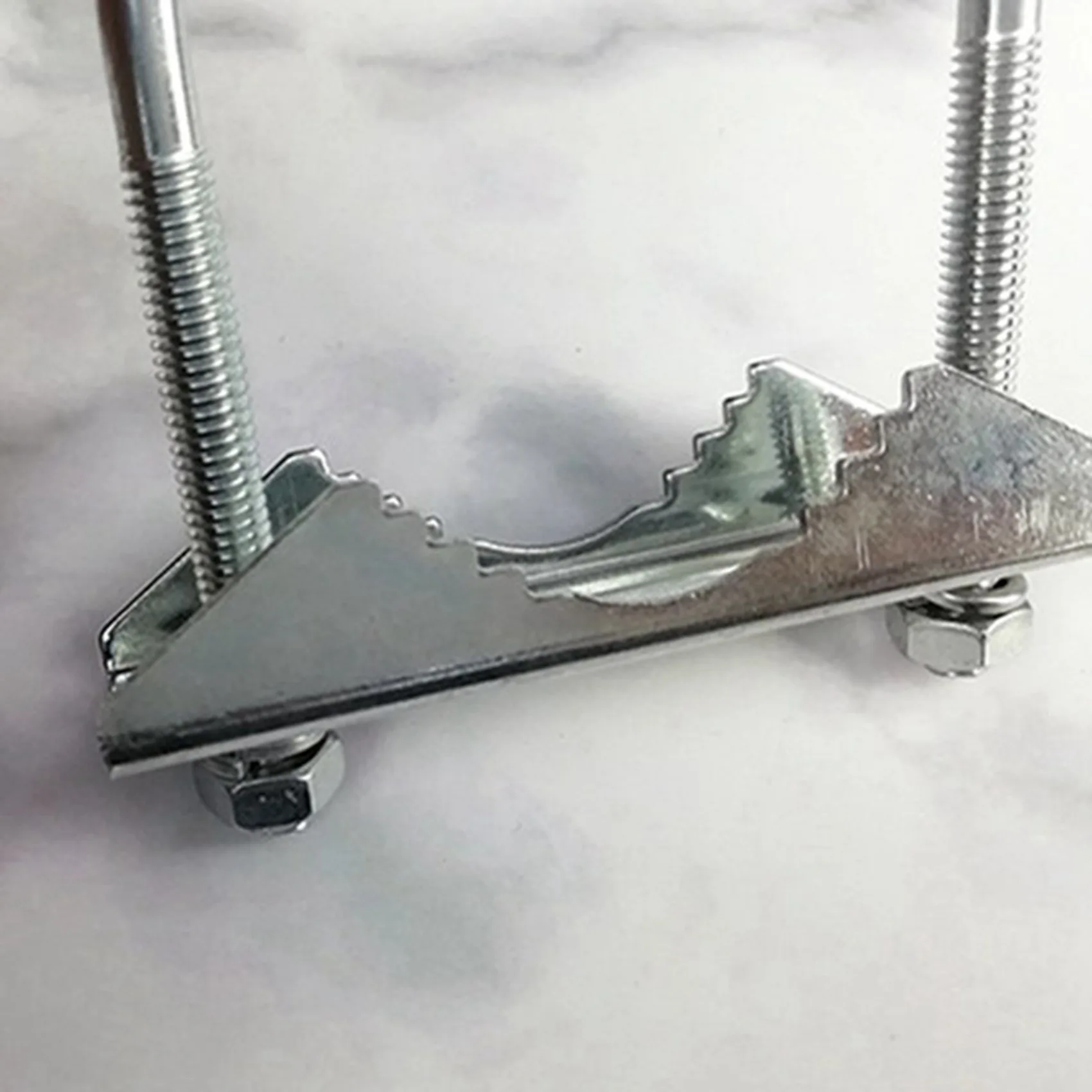 ABZW 4 Set Penjepit Tiang Antena Dengan Blok V Jaw Dan Baut U Semua Berlapis Anti Karat Untuk Antena TV CB Ham Atau Pipa Panel