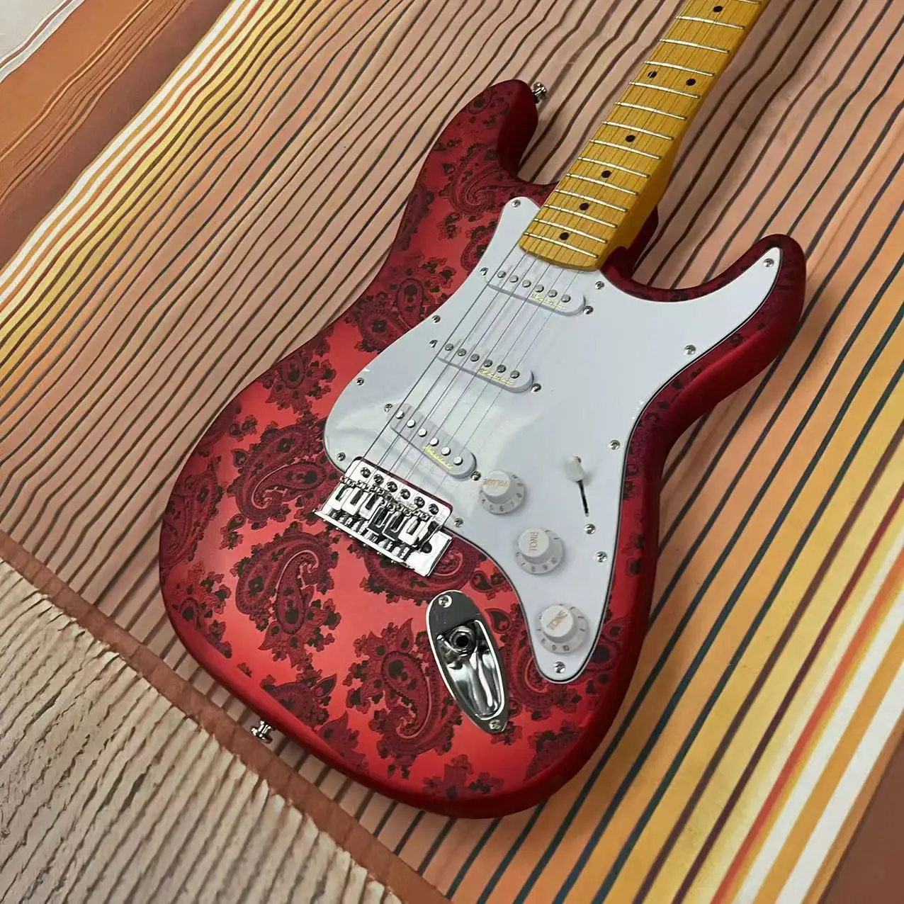 Hand-painted matte color electric guitar with 6-string split body, metal red body, matte color, maple fingerboard, maple track,