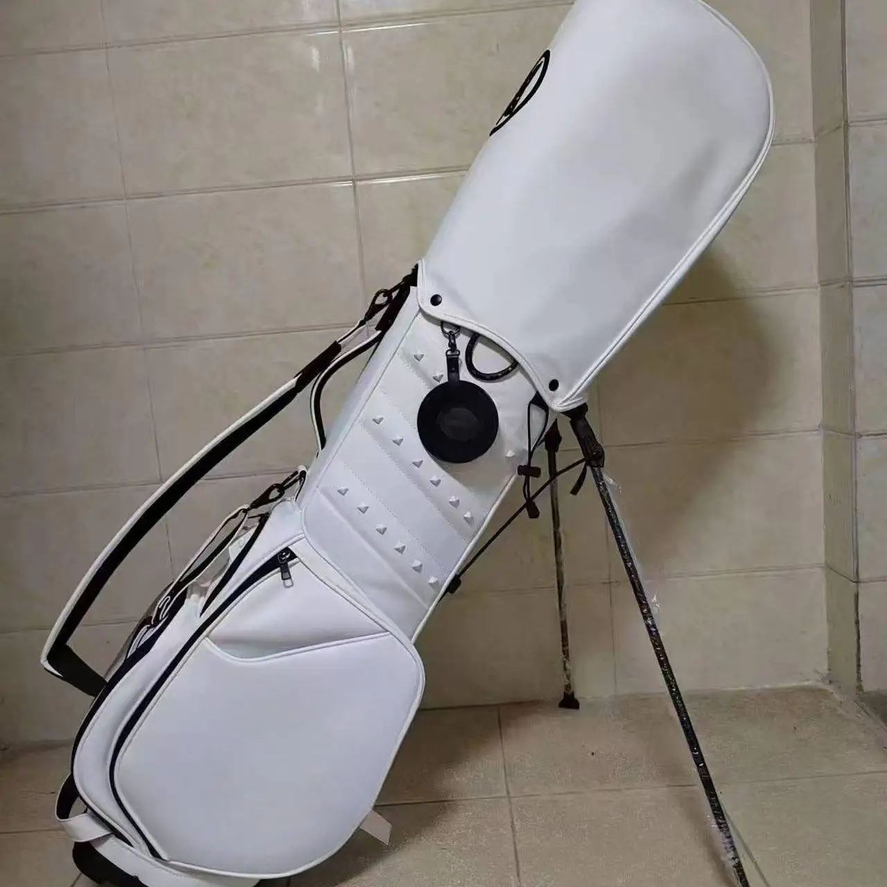 

Ультралегкая сумка для гольфа на подставке для мужчин и женщин – водонепроницаемая и износостойкая, премиум-качество, для переноски клюшек