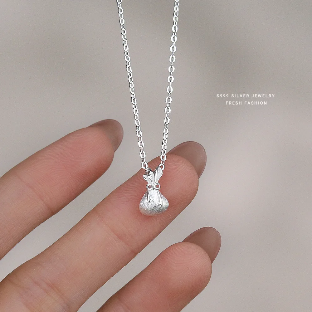 Fashion, simple, light and luxurious, small fashion, delicate and fashionable collarbone chain