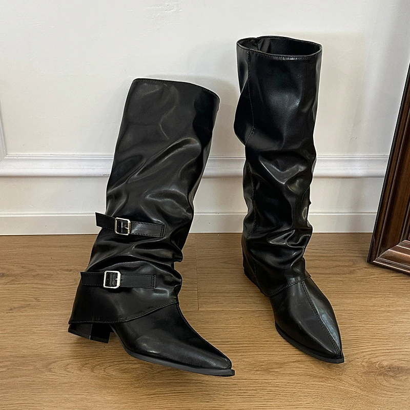 أحذية نسائية طويلة لشتاء 2026  - مراجعة Leather Classic Strap وسعره
