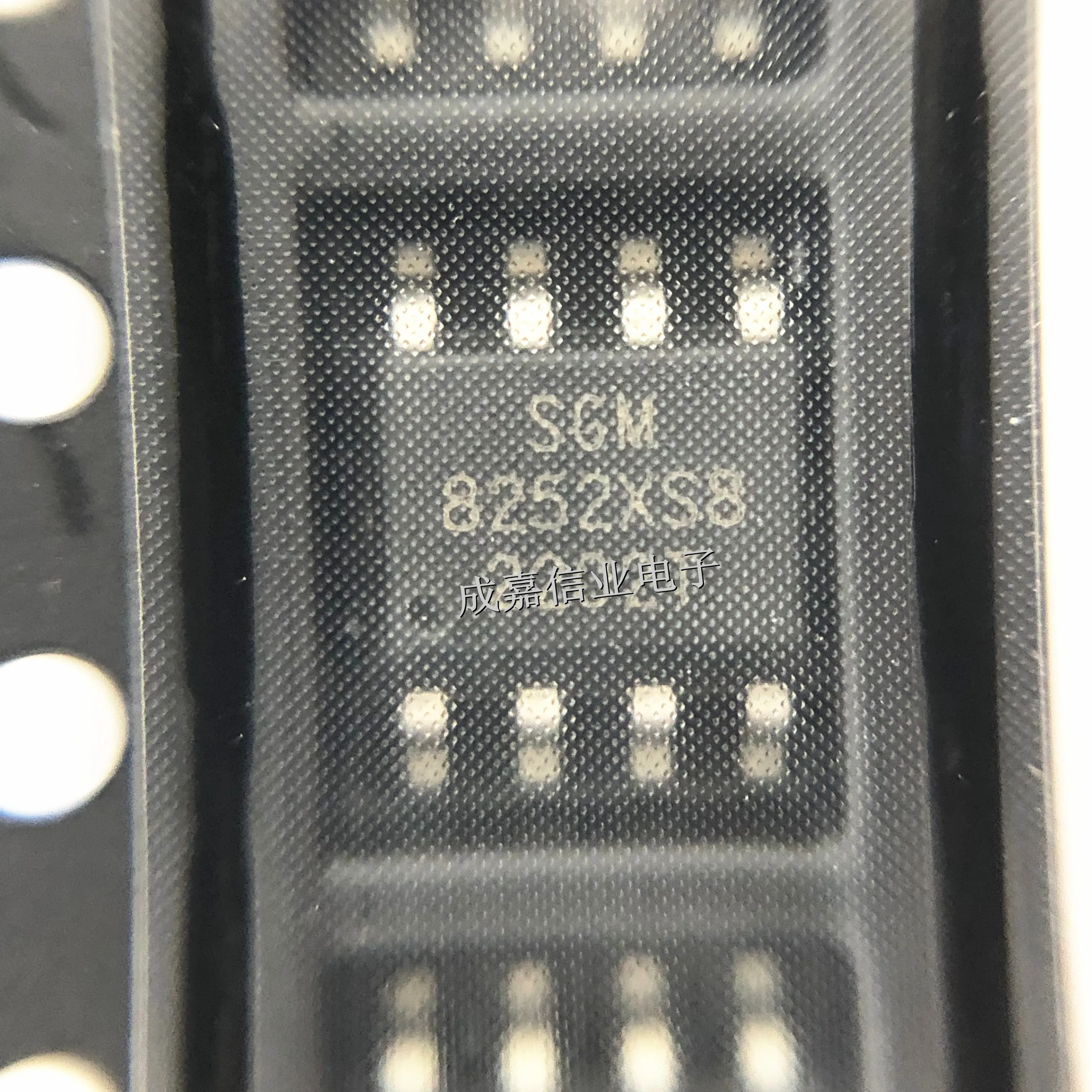 10pcs/Lot SGM8252XS8G/TR SOP-8 SGM8252XS8 2.8MHz High Voltage High Precision Low NoiseRail-to-Rail Output Operational Amplifier