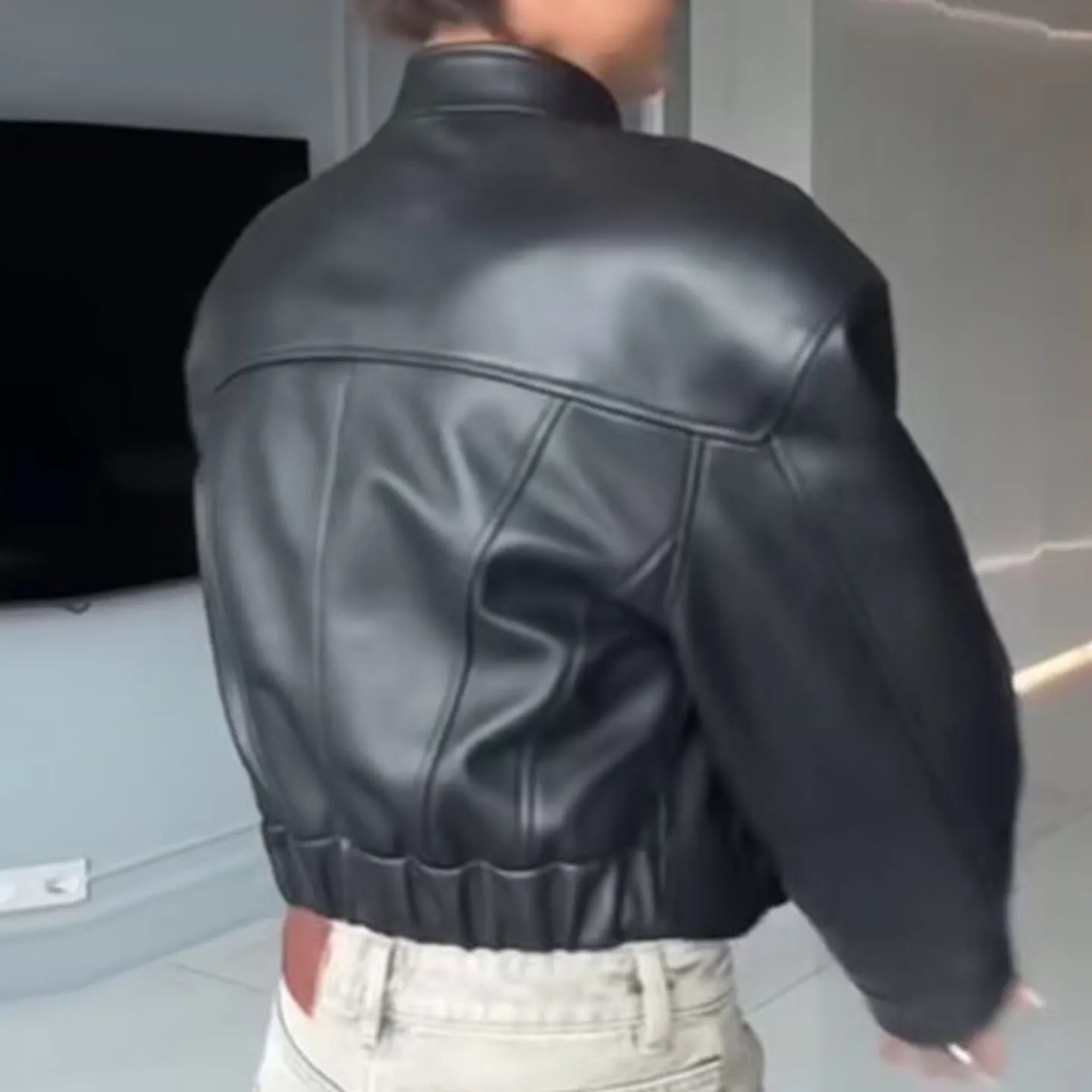 2025年秋新作 レディースファッション ショート丈 シンプル レザー ジャケット コート デイリー通勤 多用途 個性派 若者向け スタンダードフィット