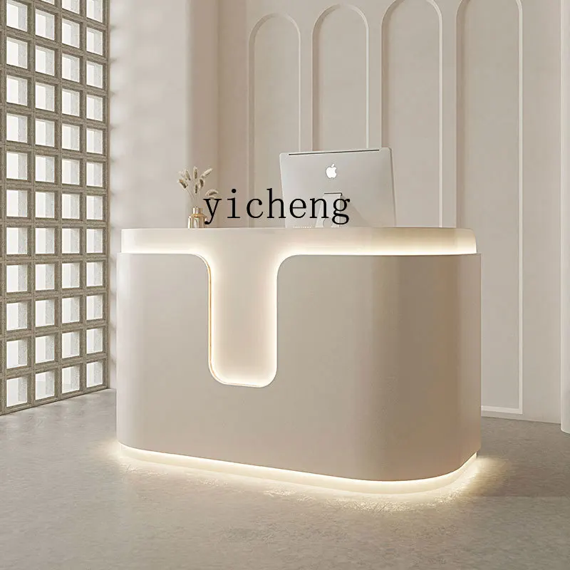 

Салон красоты, бар, касса, магазин, небольшой легкий роскошный магазин одежды, простая парикмахерская, стойка регистрации