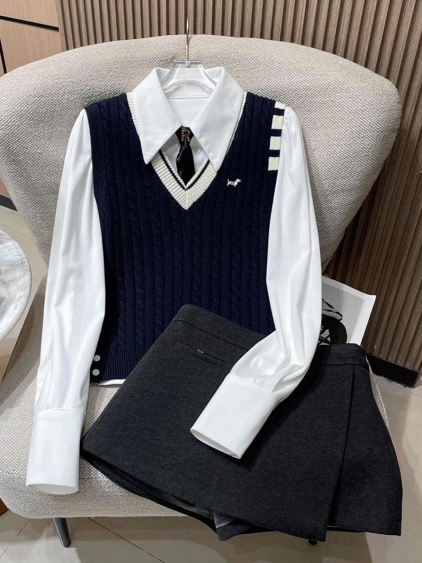 

Корейский стильный женский комплект из юбки с высокой талией и жилета, весенняя новинка, эффект похудения, повседневная одежда